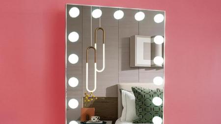 Install LED bulb lights on the desktop makeup mirror