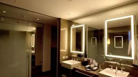 What are the secrets to lighting in high-end hotel bathrooms?