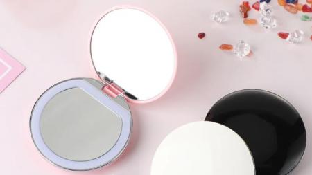 Portable LED makeup mirror illuminates your beauty anytime and anywhere