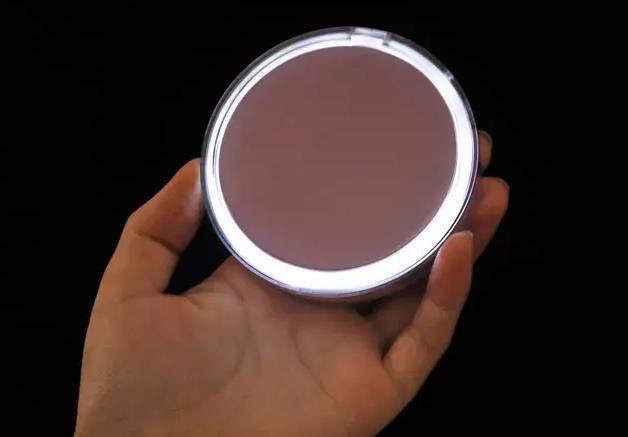 The Perfect Travel Companion:Portable Makeup Mirror-Blog-GHT Smart 